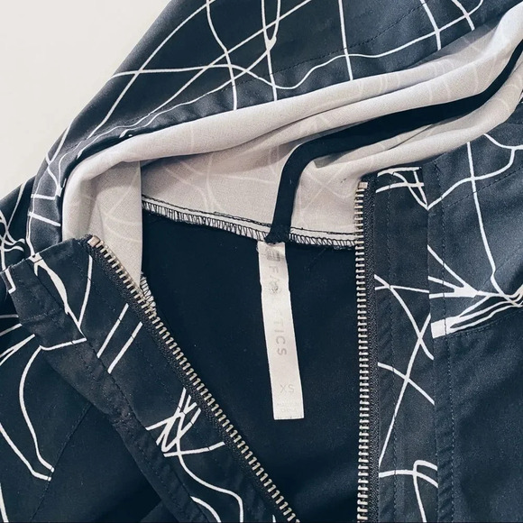 Fabletics Jiae Abstract Geometric Print Jacket - Picture 9 of 9